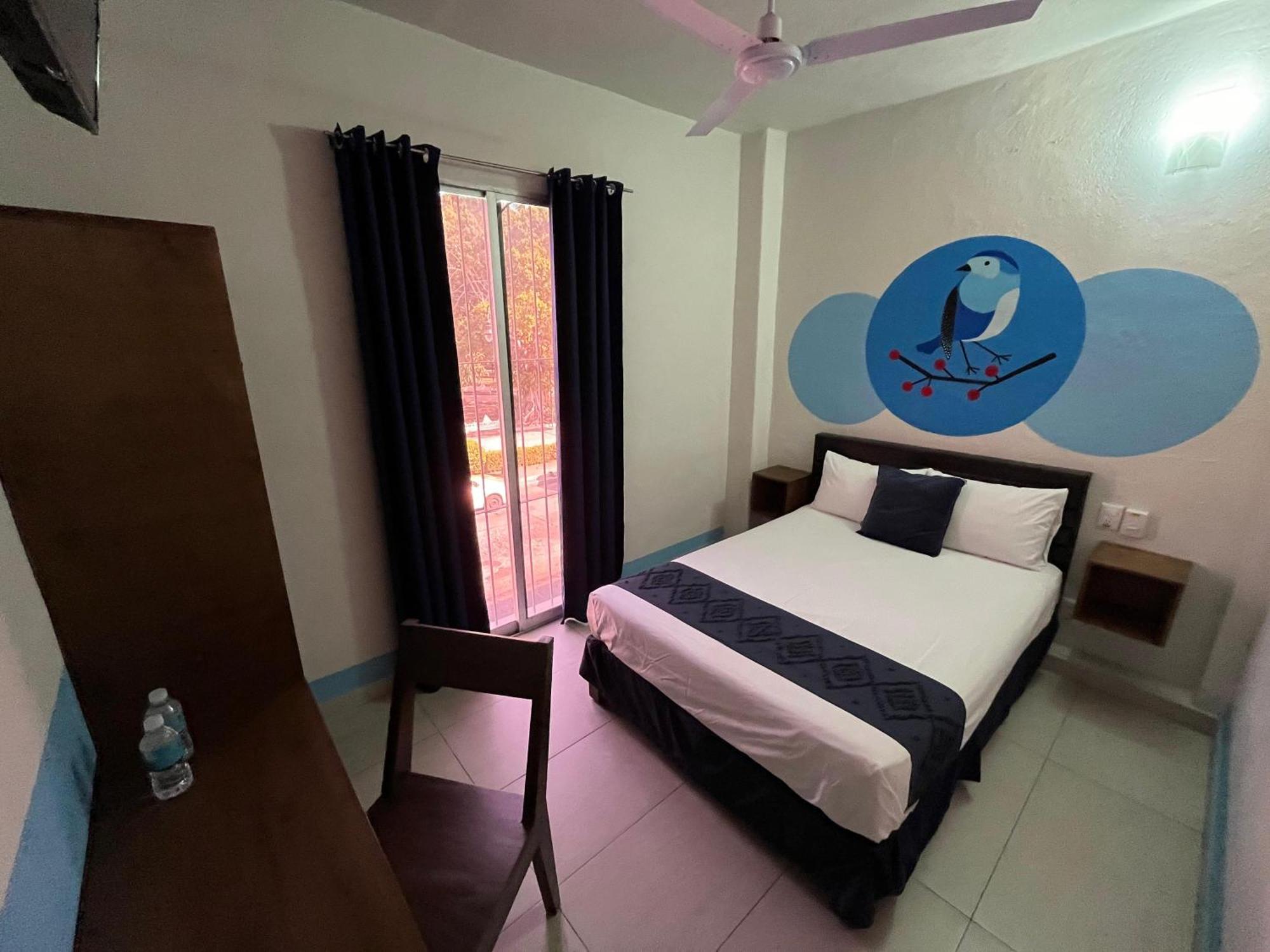 Hotel Juarez 70 Колима Екстериор снимка