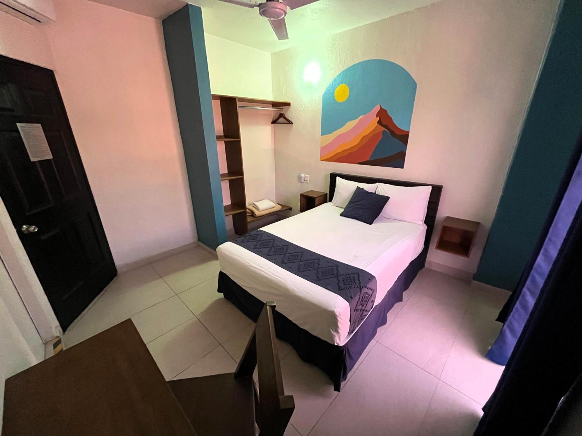 Hotel Juarez 70 Колима Екстериор снимка