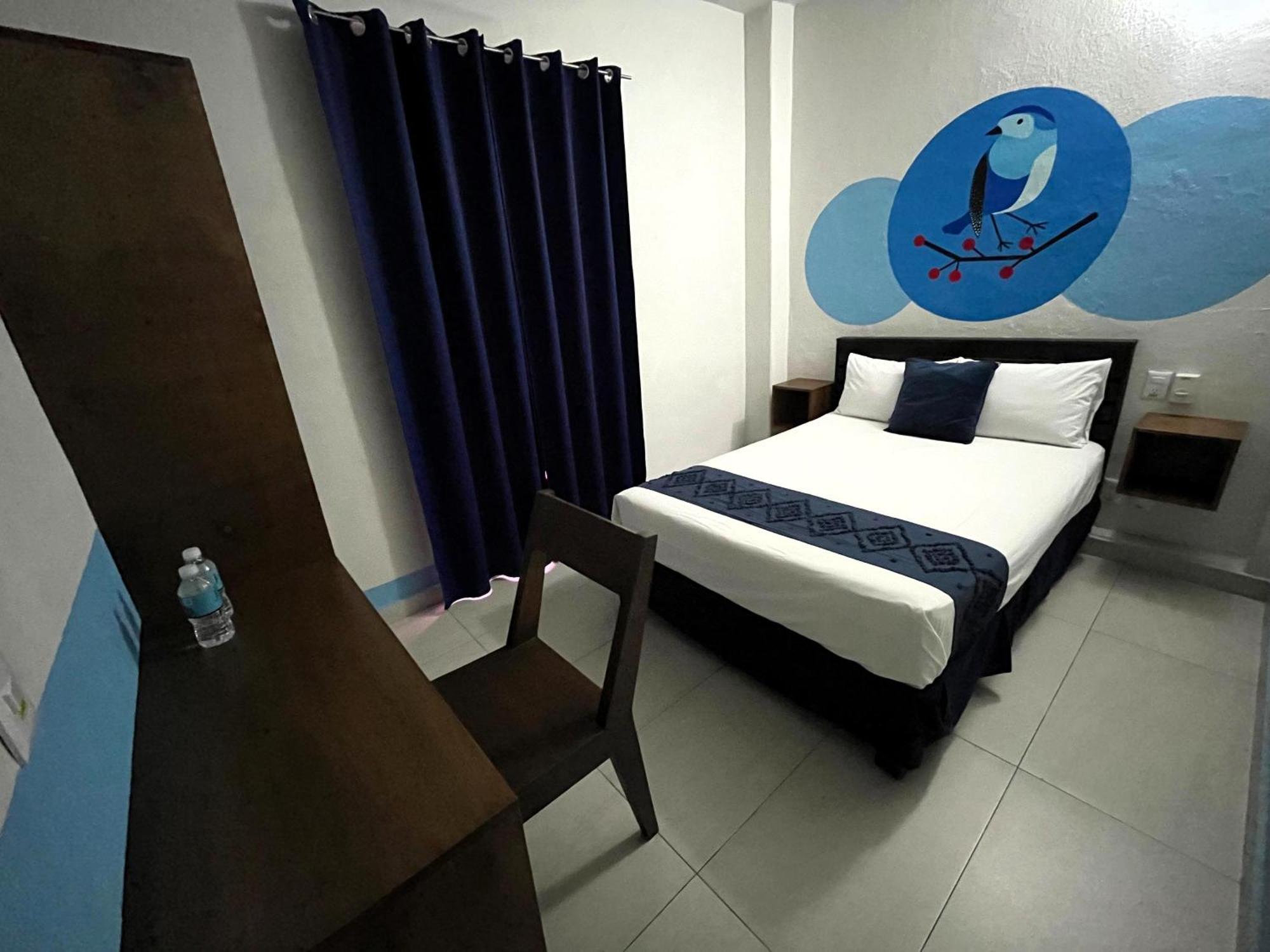 Hotel Juarez 70 Колима Екстериор снимка