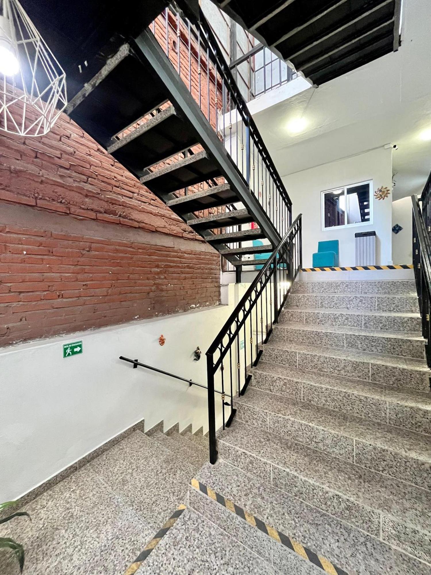 Hotel Juarez 70 Колима Екстериор снимка