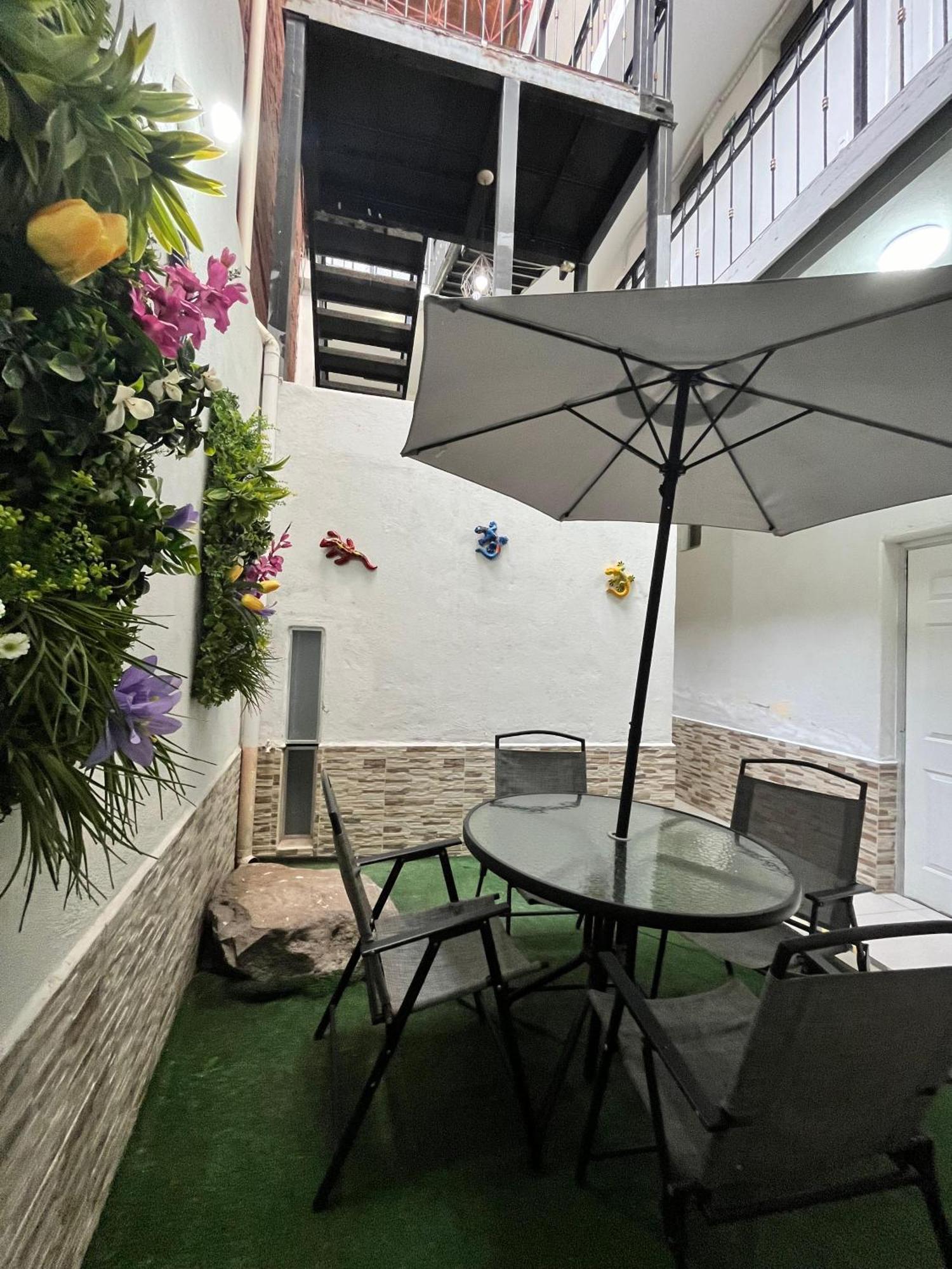 Hotel Juarez 70 Колима Екстериор снимка